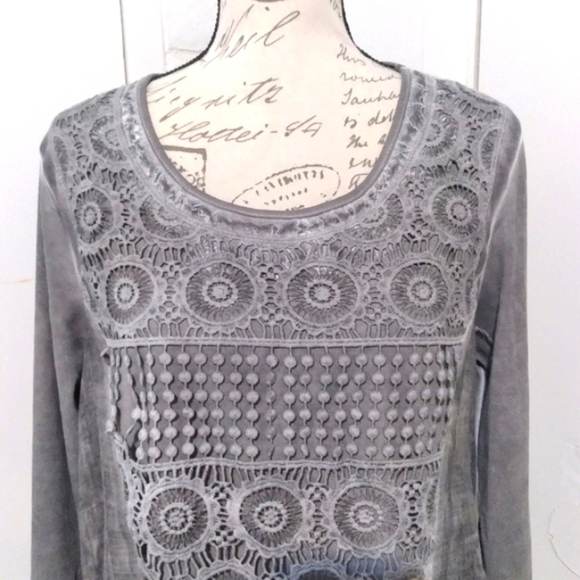 NWOT  CalStyle Gray Lace & Crochet Lagenlook Swing Tunic Top - Picture 3 of 10